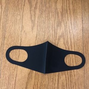 Black washable faces mask